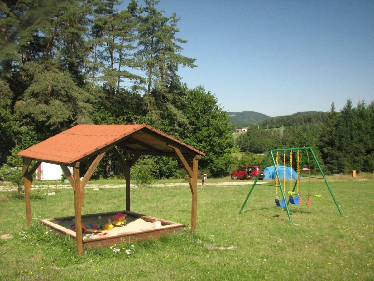 Camping La Vallee Verte Ambert Exterior foto